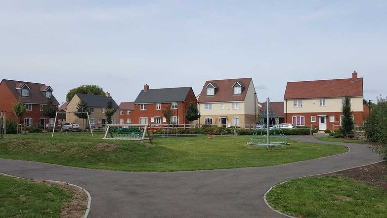 New build properties behind playarea.jpg