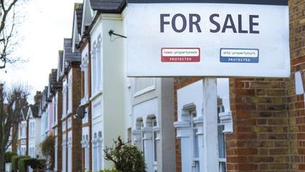 For sale board with Propertymark Protected logos