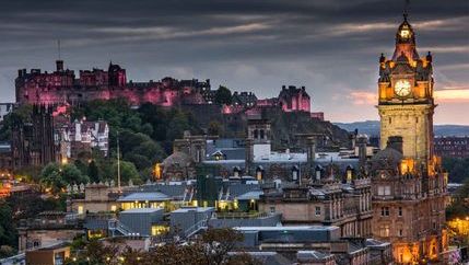 Edinburgh castle and cityscape at night
