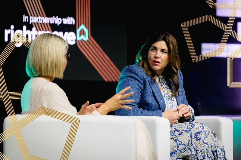 Kirstie Allsopp with PMOne backdrop.jpg